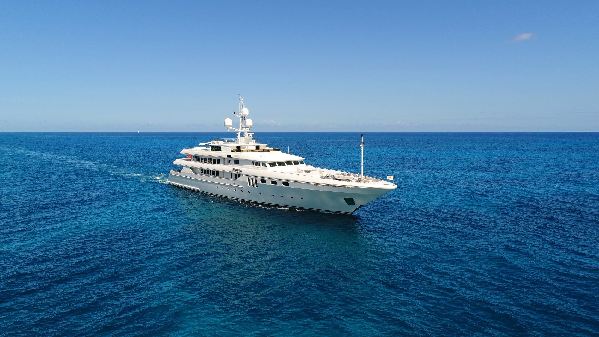 apogee yacht for charter