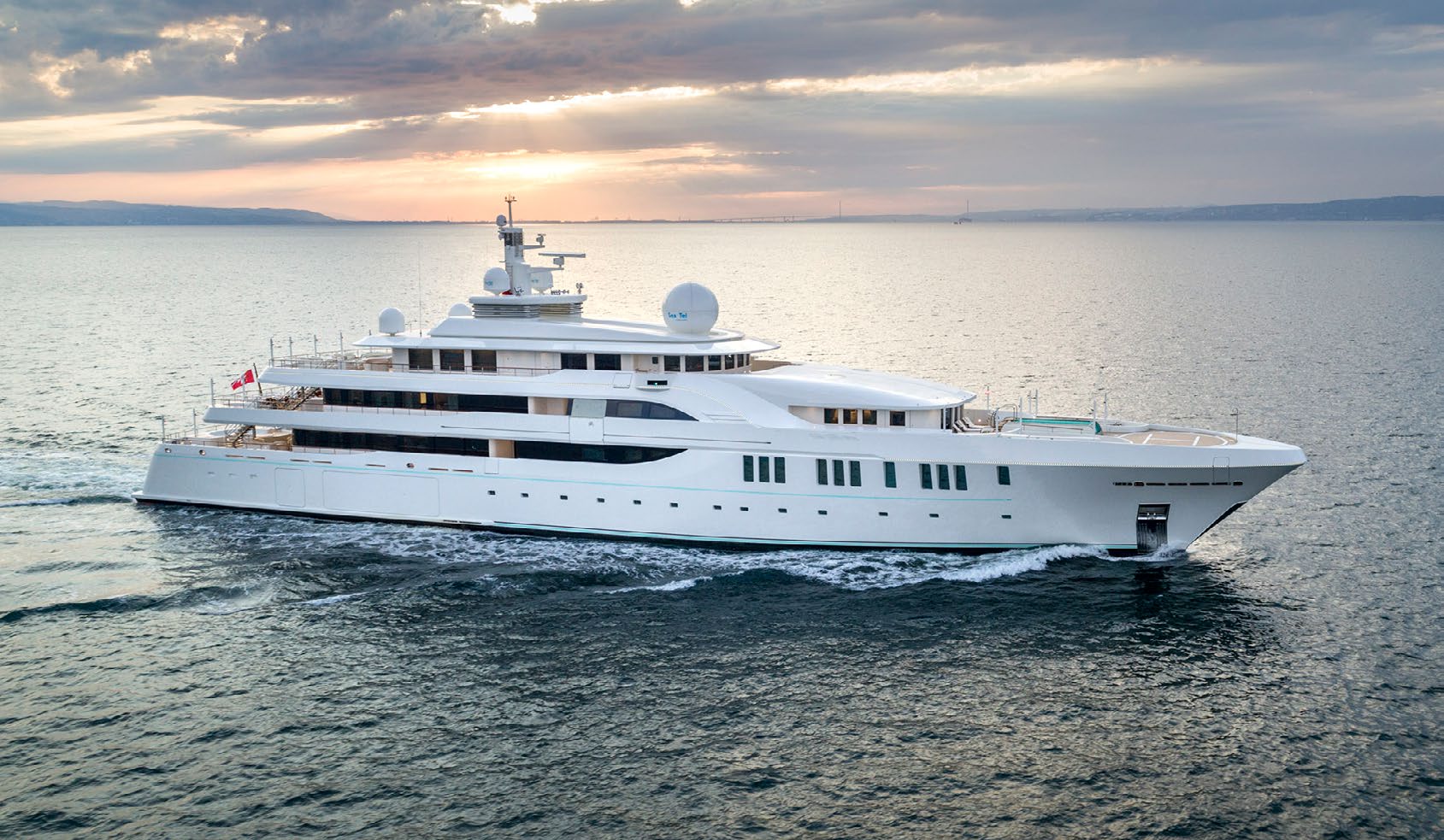 Elements yacht for charter