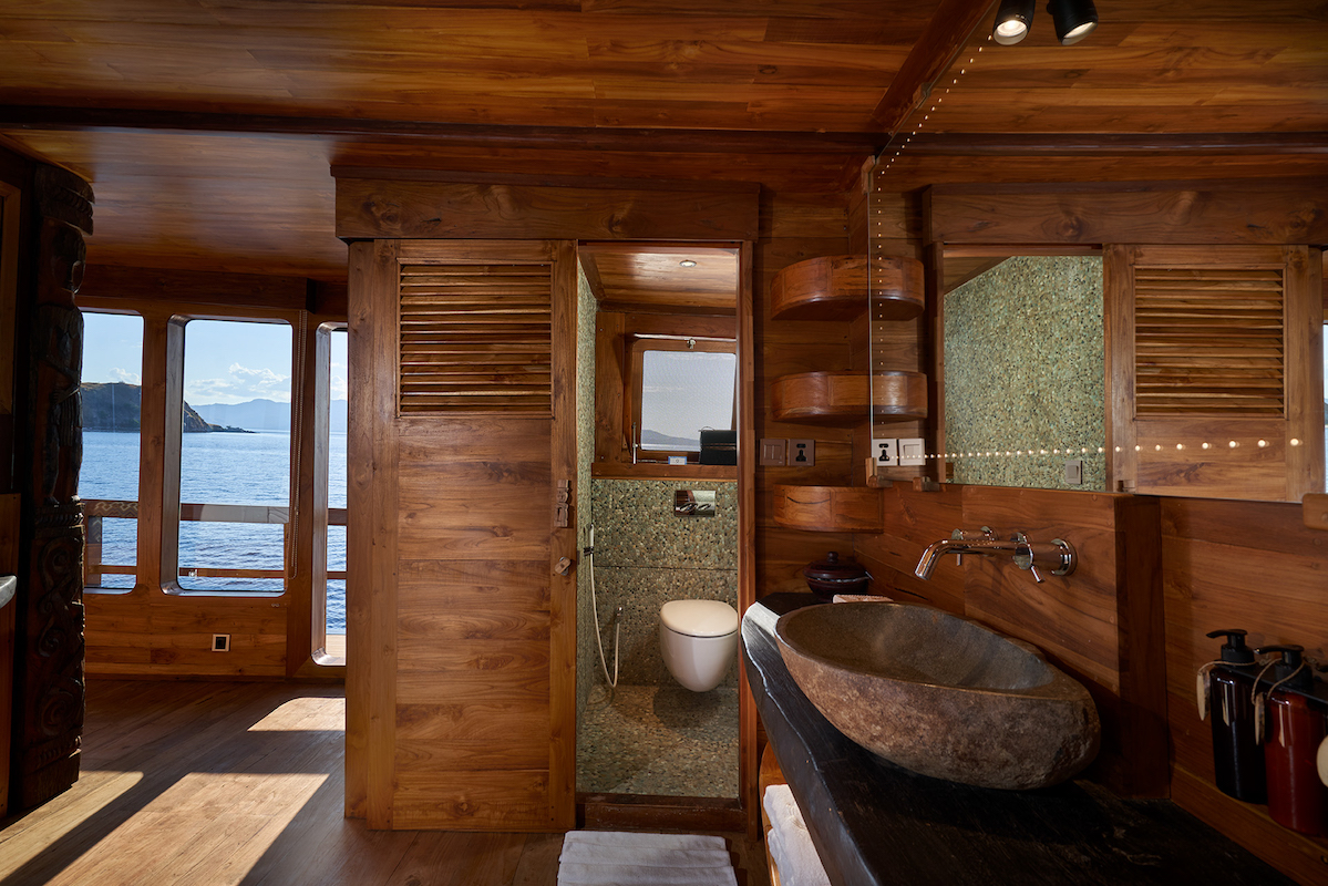 Motor Yacht ORACLE for Charter with SuperYachtsMonaco